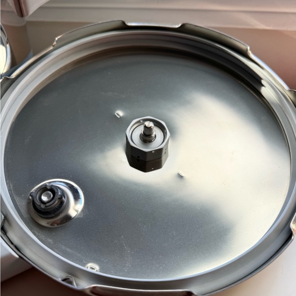 Fissler Vitavit **NEVER USED** Stainless Steel Pressure Cooker with Blue Stripes - Picture 4 of 16